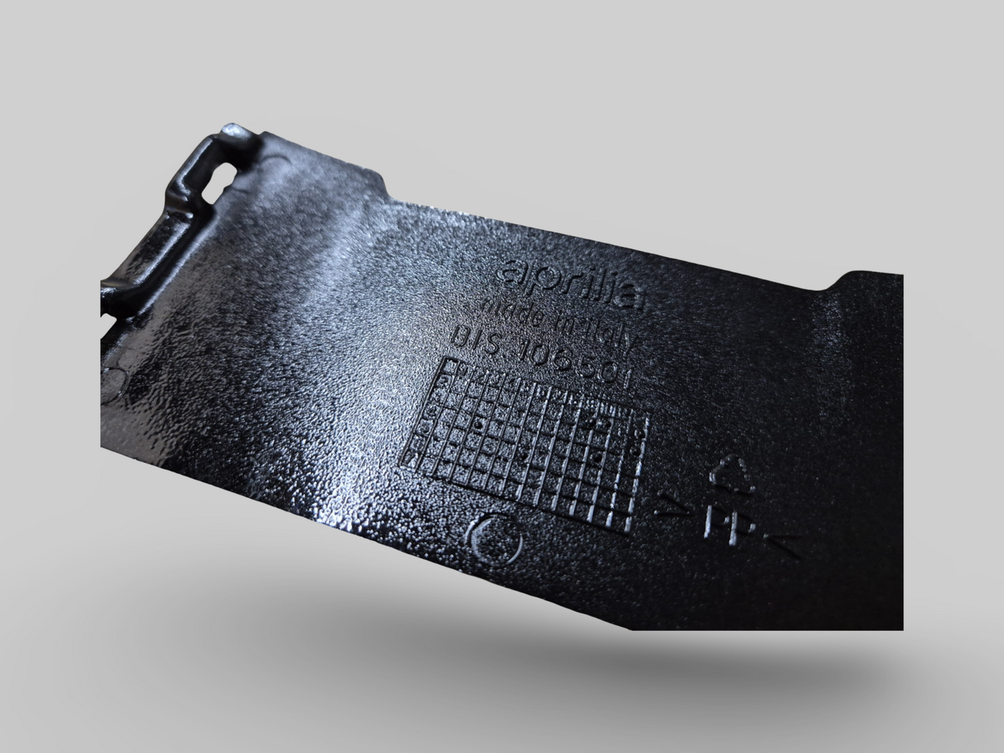 SUPPORT DE FIXATION D'ÉCHAPPEMENT Aprilia RSV Mille 98-03 / Tuono 02-05 