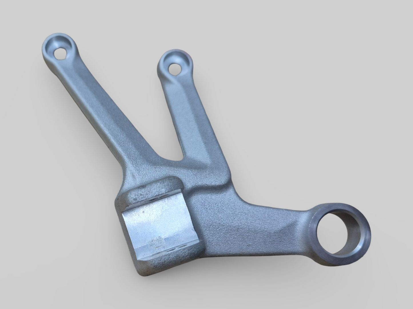 SUPPORT DE REPOSE-PIED PASSAGER GAUCHE AP8154071 Aprilia RSV1000R 04-10 / Tuono 1000R 06-10 
