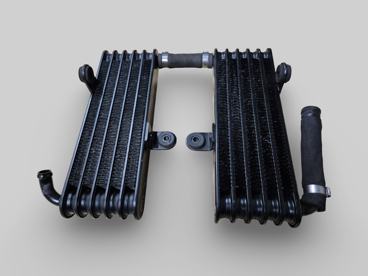 REFROIDISSEURS D'HUILE AP8104341 AP8104452 Aprilia RSV1000R 04-09 / Tuono 1000R 06-09 