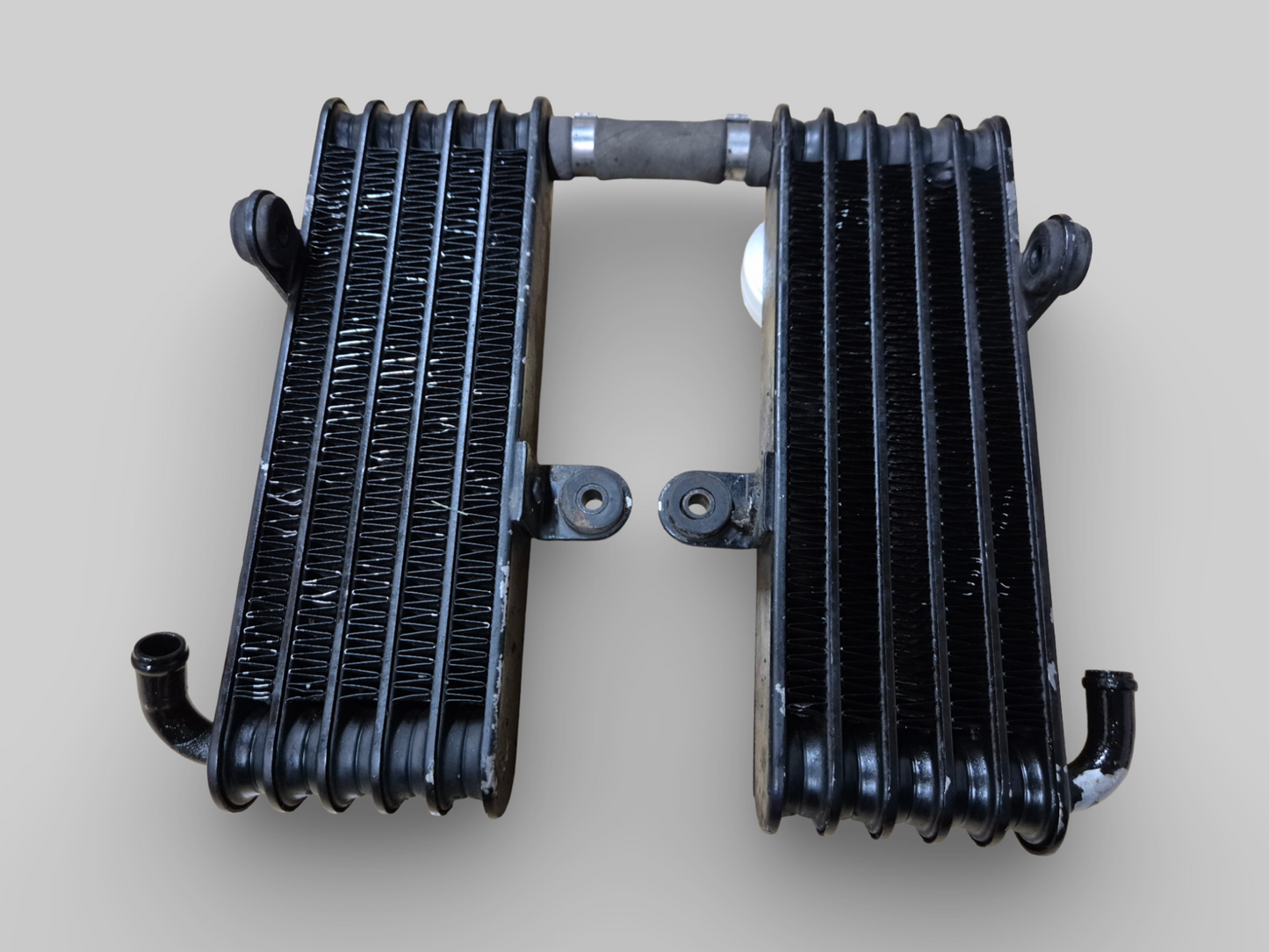 REFROIDISSEURS D'HUILE AP8104341 AP8104452 Aprilia RSV1000R 04-09 / Tuono 1000R 06-09 