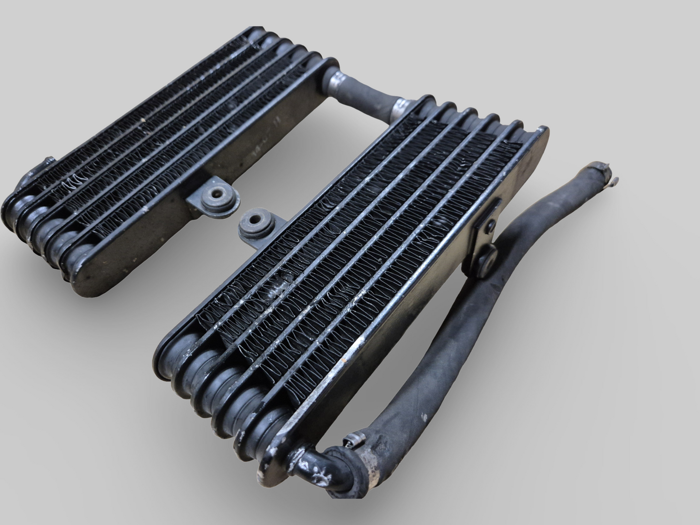 REFROIDISSEURS D'HUILE AP8104341 AP8104452 Aprilia RSV1000R 04-09 / Tuono 1000R 06-09 