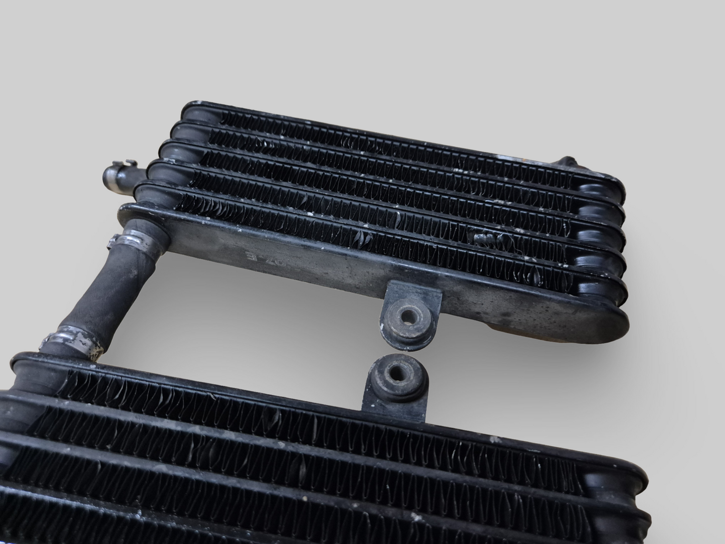 REFROIDISSEURS D'HUILE AP8104341 AP8104452 Aprilia RSV1000R 04-09 / Tuono 1000R 06-09 