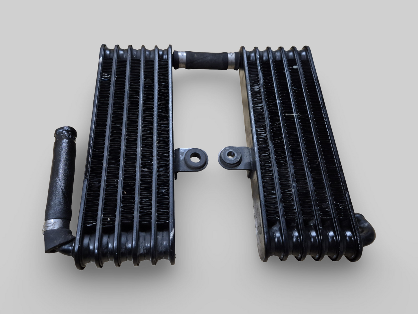 REFROIDISSEURS D'HUILE AP8104341 AP8104452 Aprilia RSV1000R 04-09 / Tuono 1000R 06-09 
