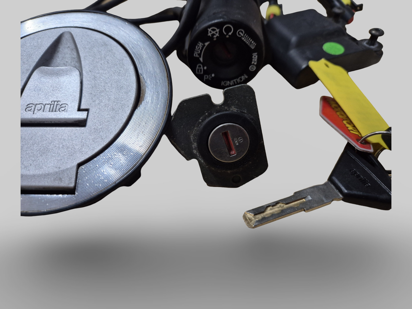 COMMUTATEUR D'EMBRAYAGE AP8124398 Aprilia RSV Mille 98-03 