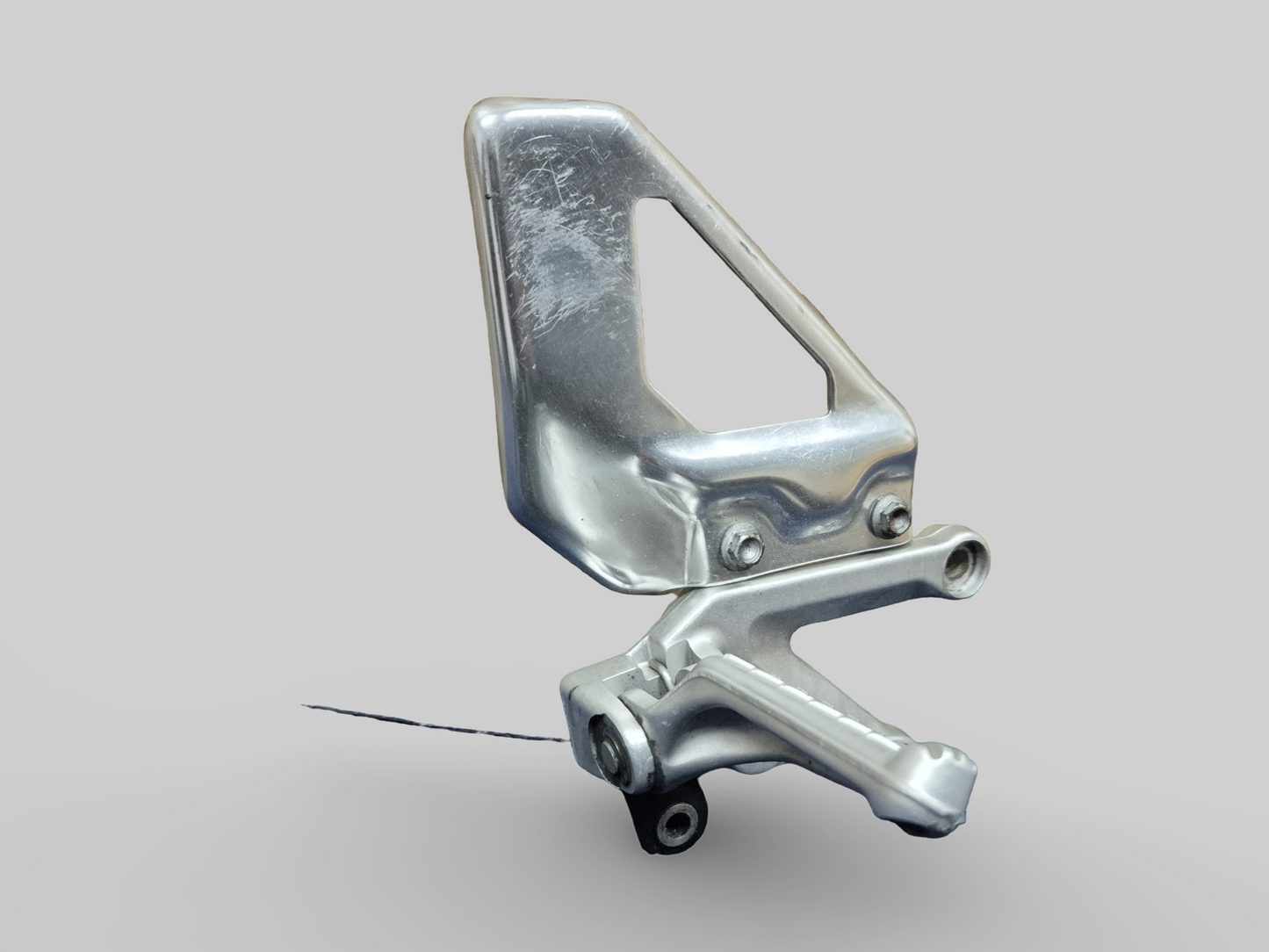 SUPPORT DE REPOSE-PIEDS AVANT DROIT AP8154070 Aprilia RSV1000R 04-10 / Tuono 1000R 06-10 