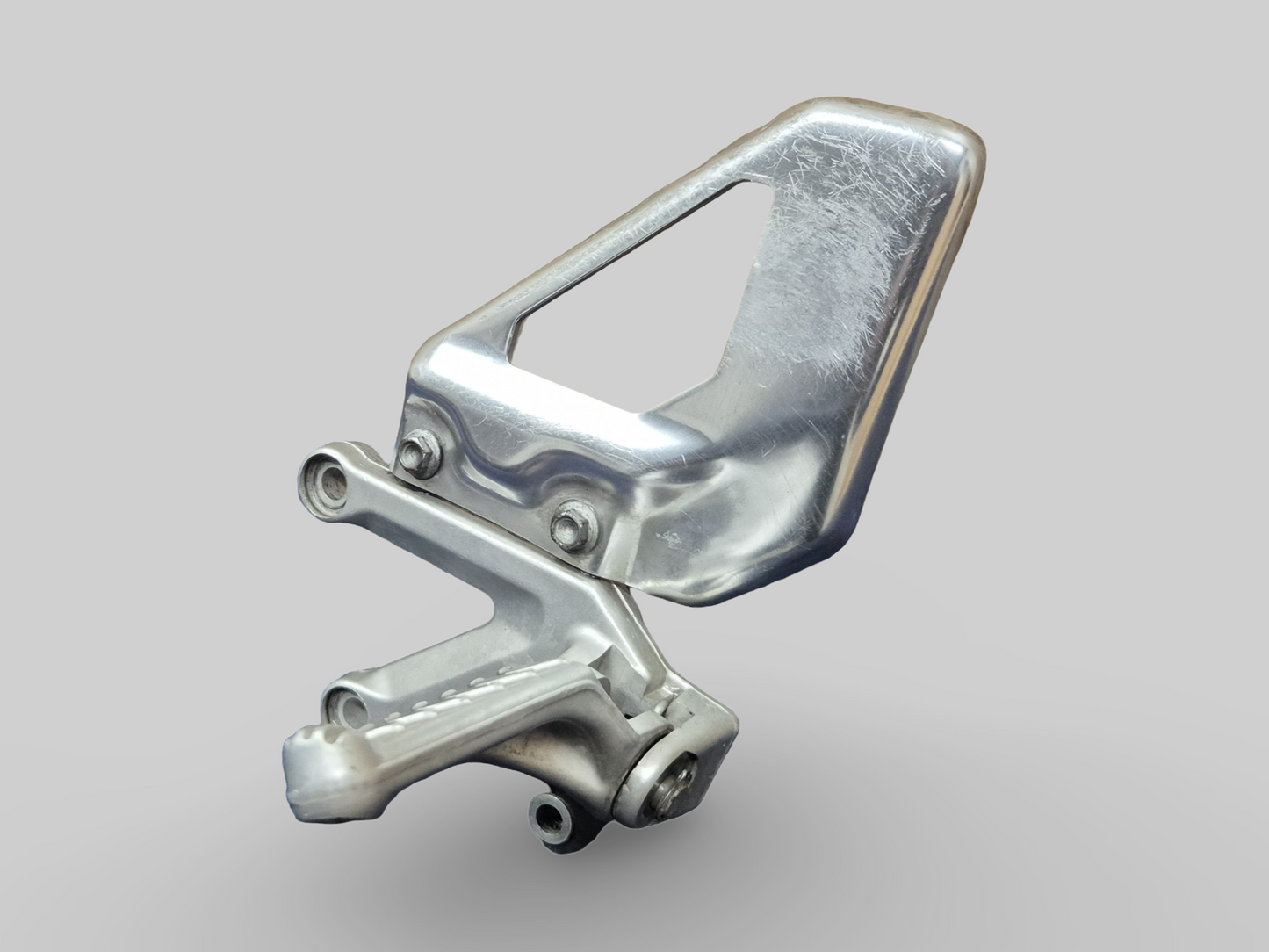 SUPPORT DE REPOSE-PIEDS AVANT GAUCHE AP8154069 Aprilia RSV1000R 04-10 / Tuono 1000R 06-10 