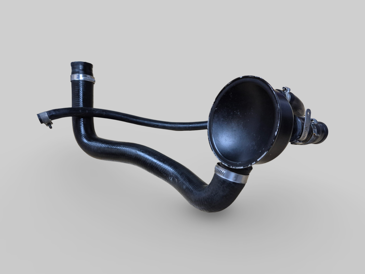 RADIATEUR COLLECTEUR À TROIS VOIES AP8102677 Aprilia RSV Mille 98-03 / Tuono 02-05 