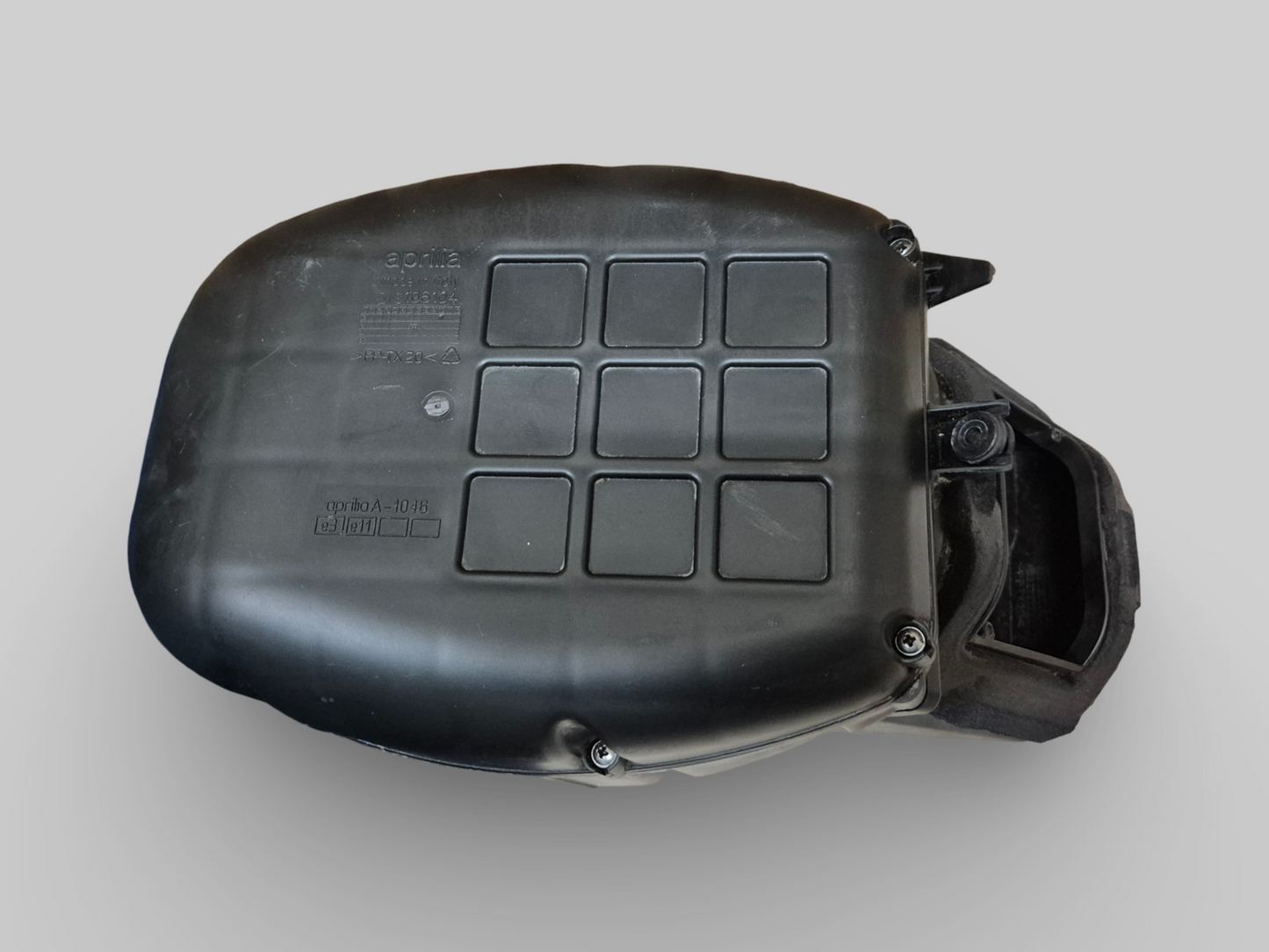 Boîtier de filtre de boîte à air latéral inférieur AP8149667 Aprilia RSV Mille 01-03 / Tuono 02-05 