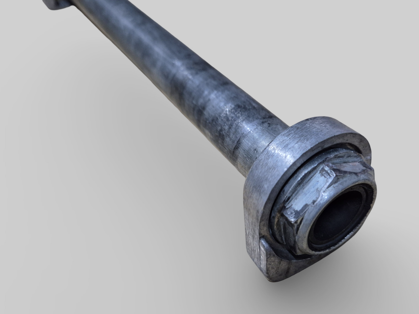 Axe de broche d'essieu de roue arrière AP8125831 Aprilia RSV Mille 98-03 / Tuono 02-05 