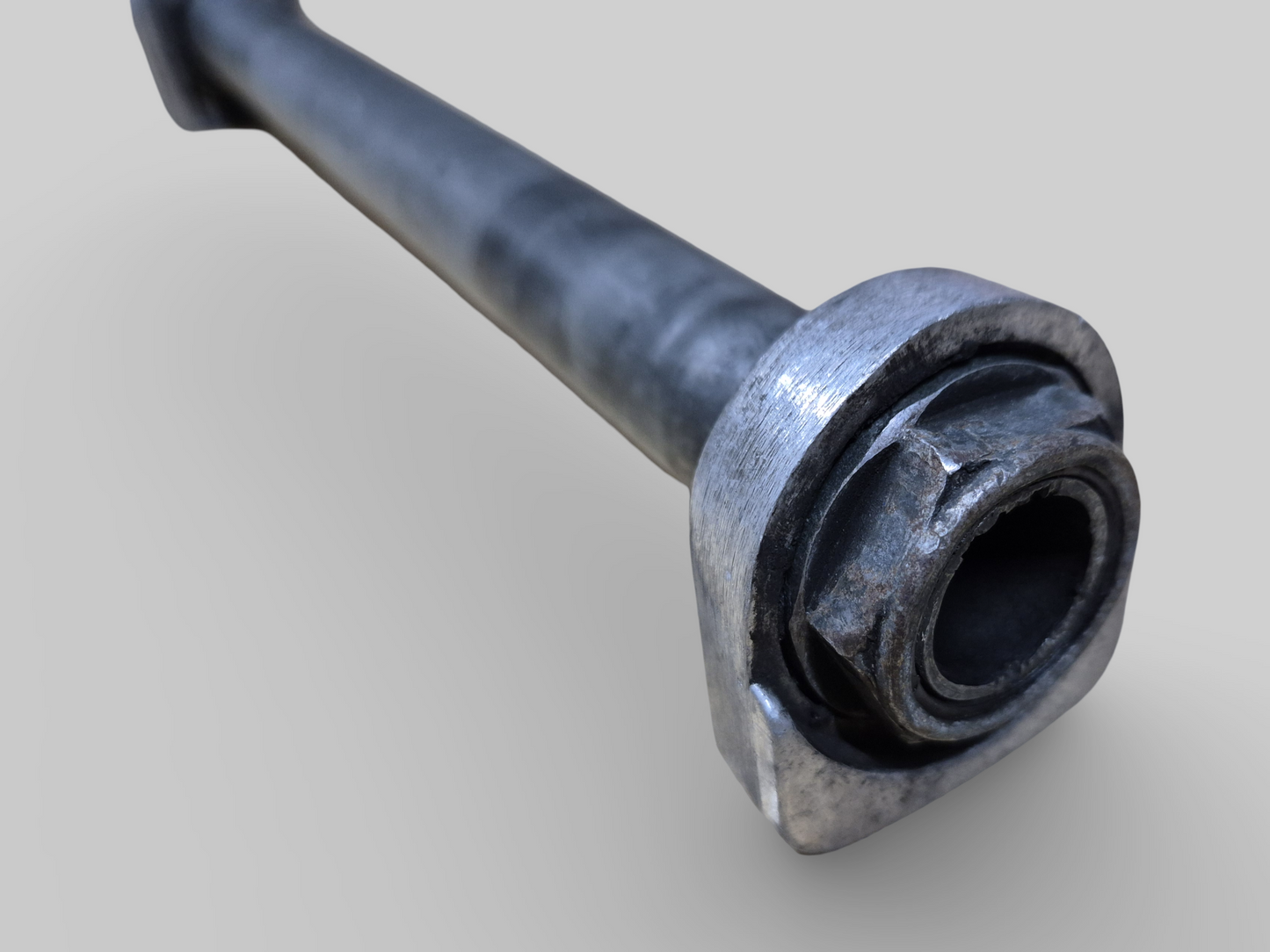 Axe de broche d'essieu de roue arrière AP8125831 Aprilia RSV Mille 98-03 / Tuono 02-05 