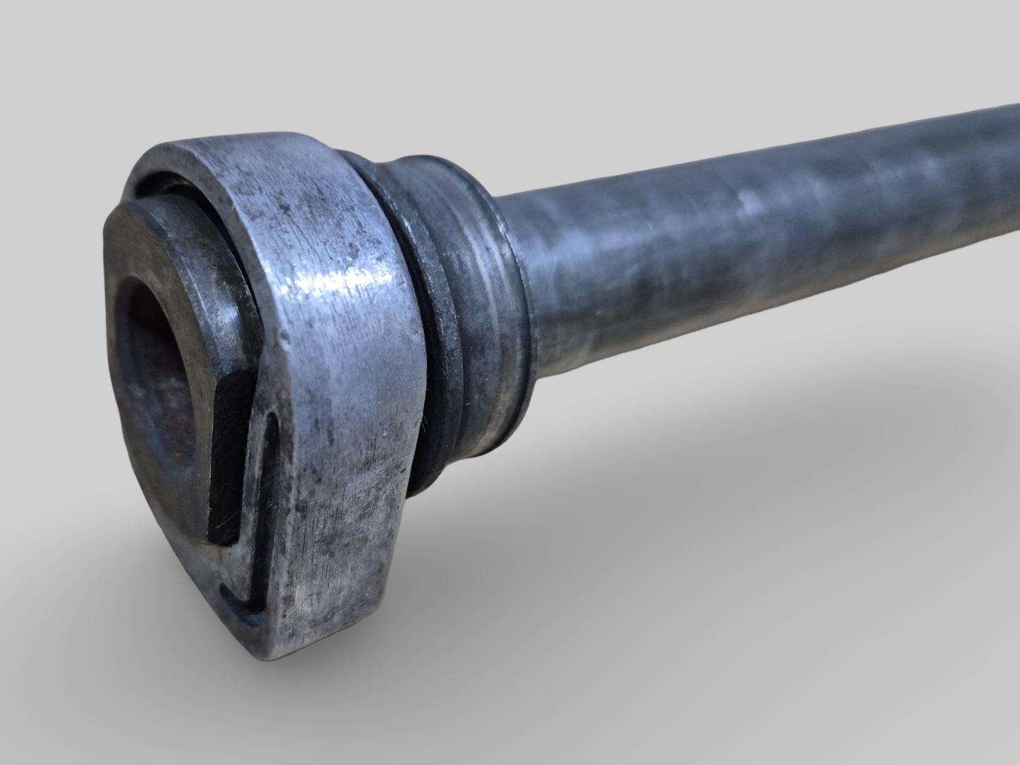 Axe de broche d'essieu de roue arrière AP8125831 Aprilia RSV Mille 98-03 / Tuono 02-05 