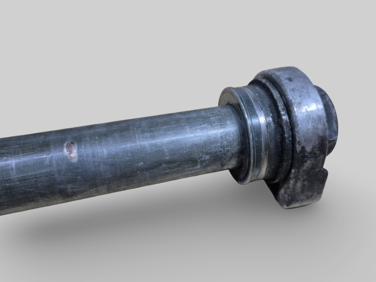 Axe de broche d'essieu de roue arrière AP8125831 Aprilia RSV Mille 98-03 / Tuono 02-05 