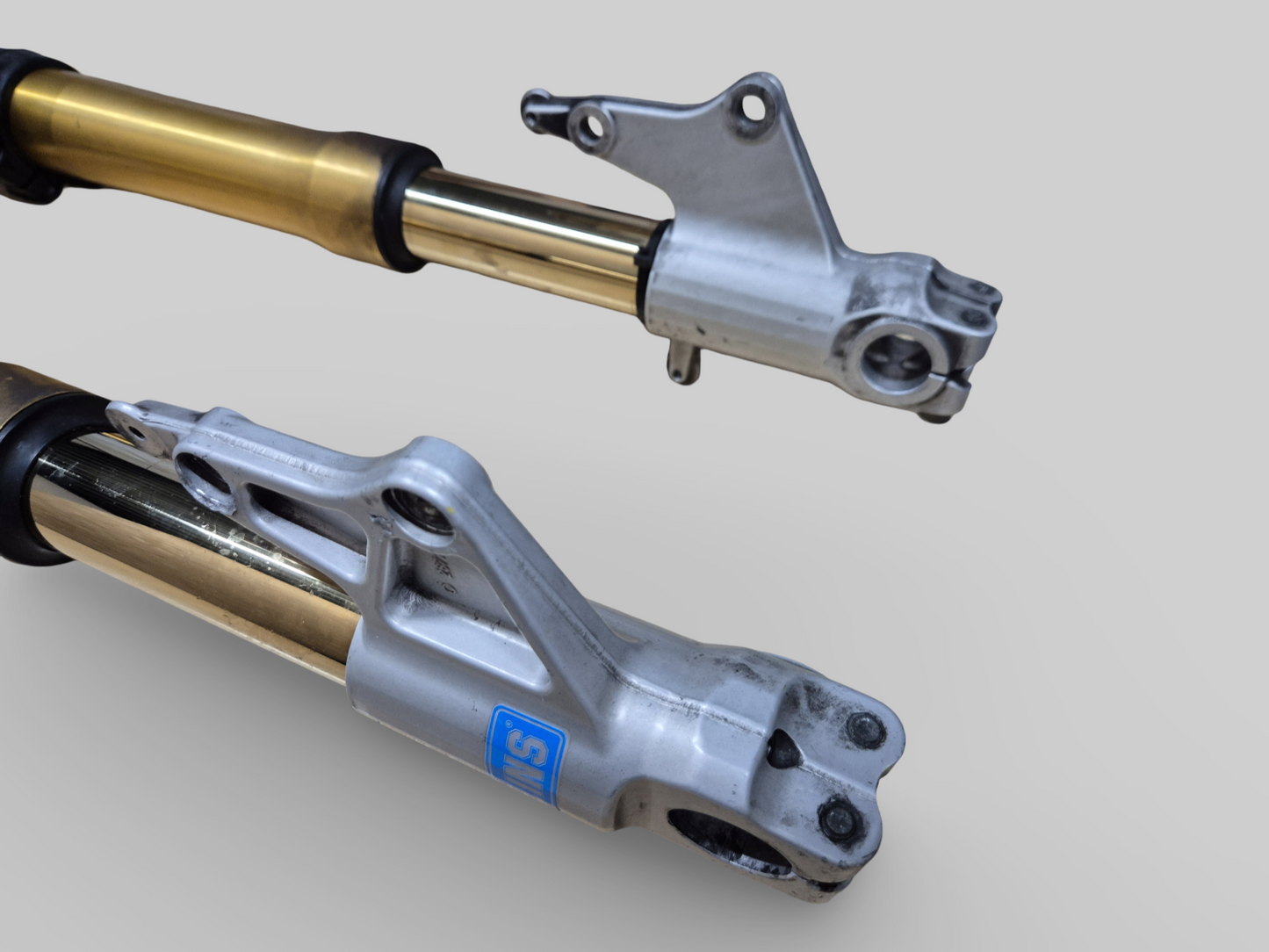 Moyeu gauche complet. Axe de fourche Ohlins AP8123850 Aprilia RSV Mille R 2000-2002 