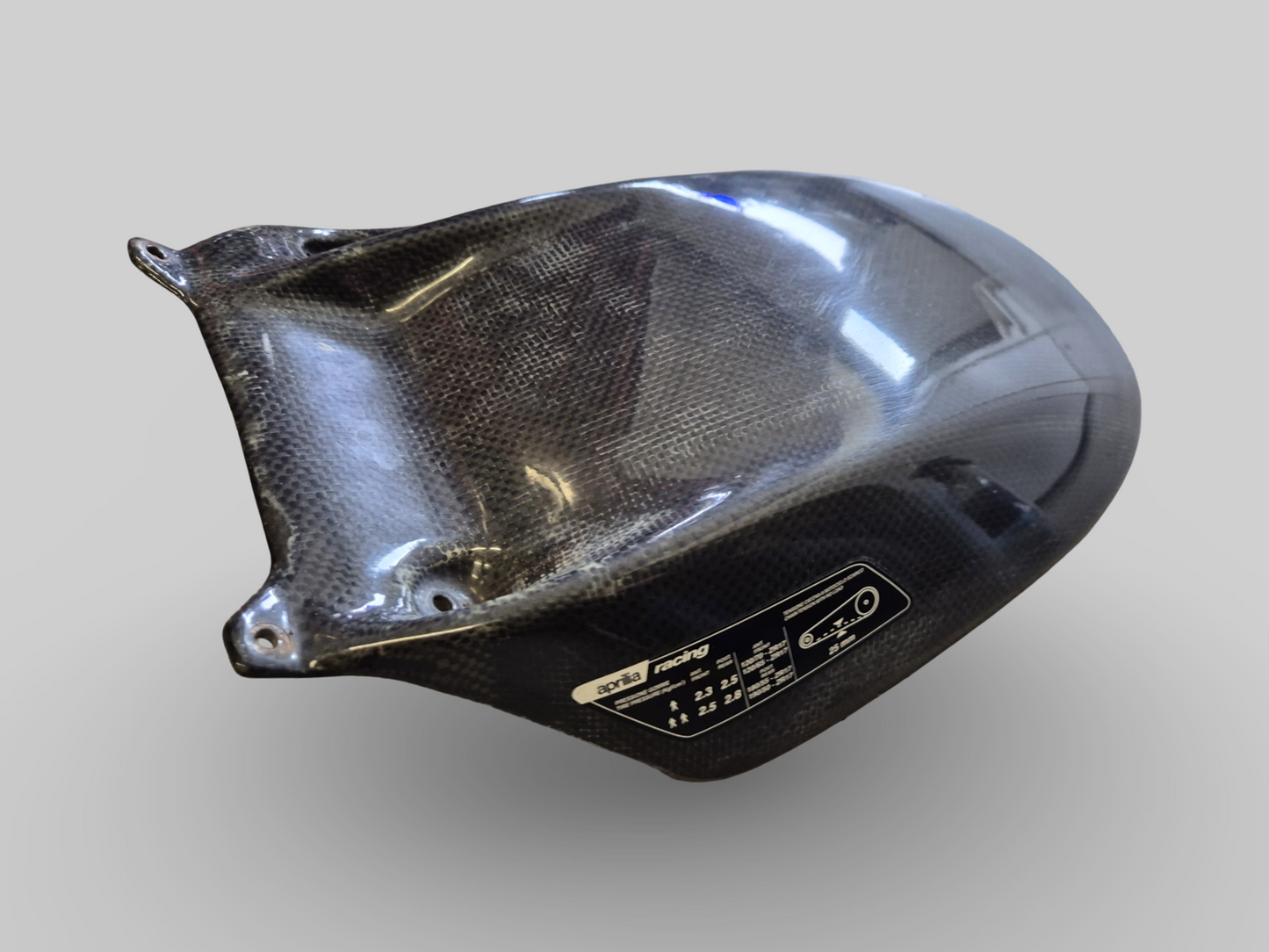 REAR CARBON MUDGUARD / HUGGER AP8796783 Aprilia RSV1000R 04-09 / Tuono 1000R 06-09