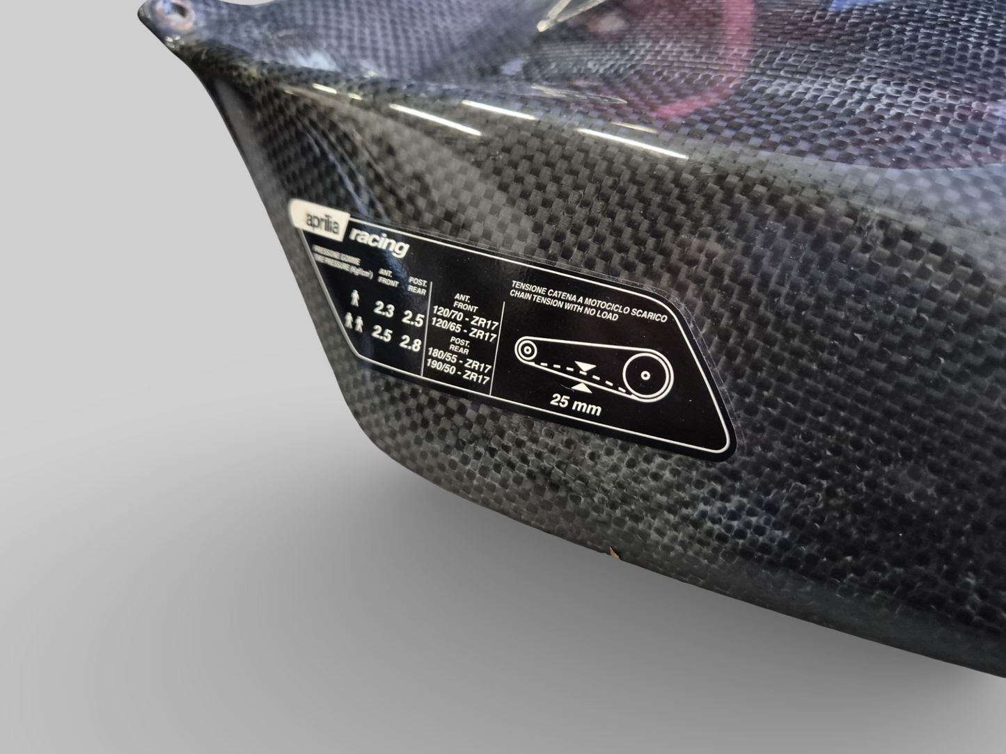 REAR CARBON MUDGUARD / HUGGER AP8796783 Aprilia RSV1000R 04-09 / Tuono 1000R 06-09