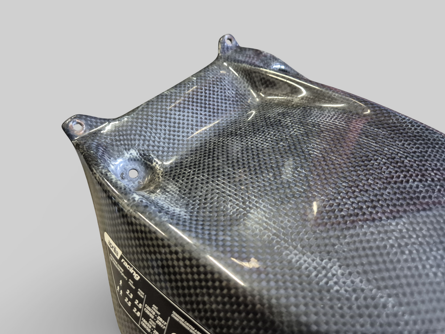 REAR CARBON MUDGUARD / HUGGER AP8796783 Aprilia RSV1000R 04-09 / Tuono 1000R 06-09