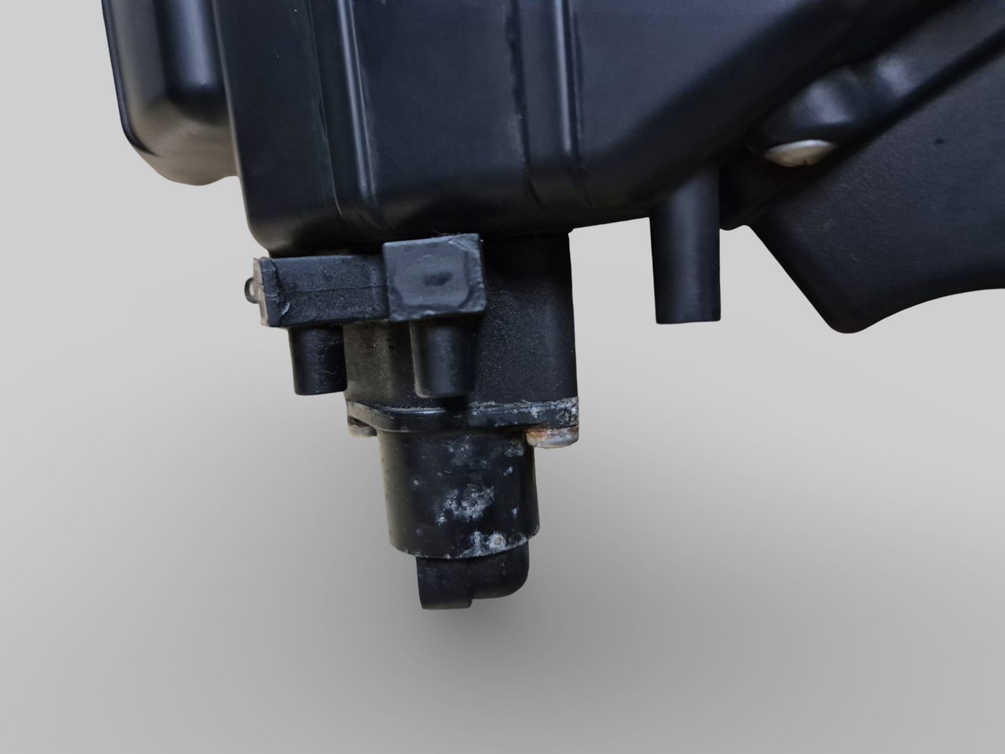 Boîtier de filtre de boîte à air latéral inférieur AP8149667 Aprilia RSV Mille 01-03 / Tuono 02-05 