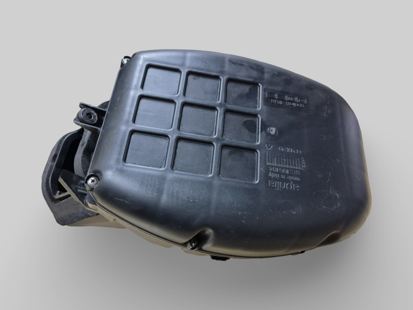 Boîtier de filtre de boîte à air latéral inférieur AP8149667 Aprilia RSV Mille 01-03 / Tuono 02-05 