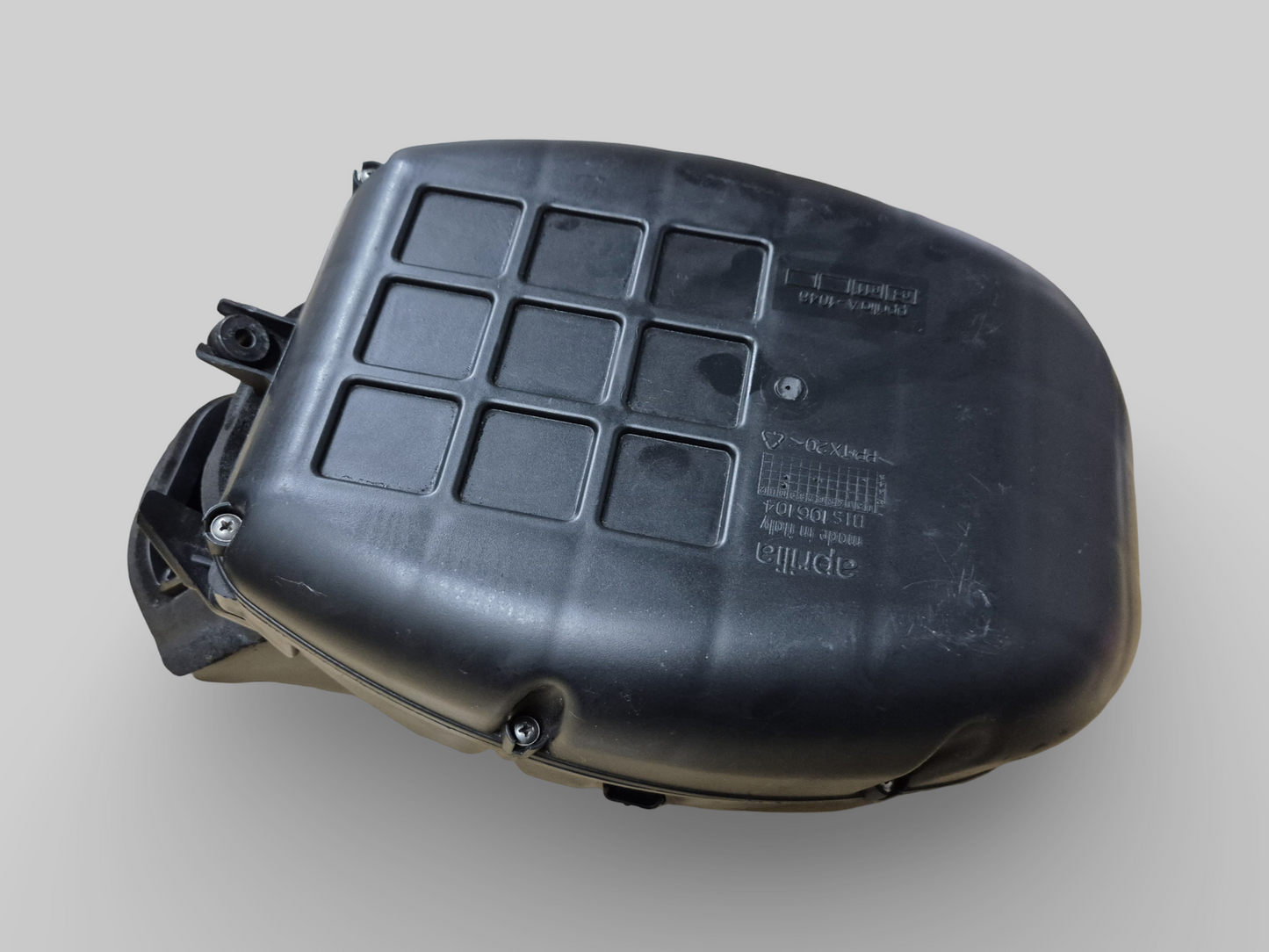 Boîtier de filtre de boîte à air latéral inférieur AP8149667 Aprilia RSV Mille 01-03 / Tuono 02-05 