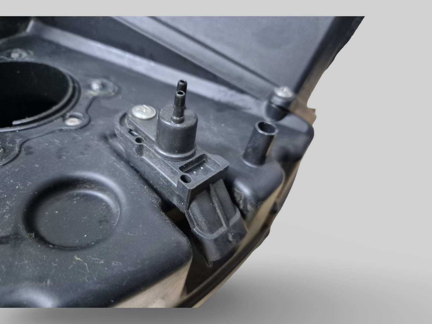 Boîtier de filtre de boîte à air latéral inférieur AP8149667 Aprilia RSV Mille 01-03 / Tuono 02-05 