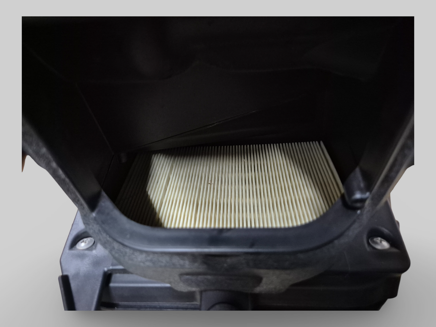 Boîtier de filtre de boîte à air latéral inférieur AP8149667 Aprilia RSV Mille 01-03 / Tuono 02-05 