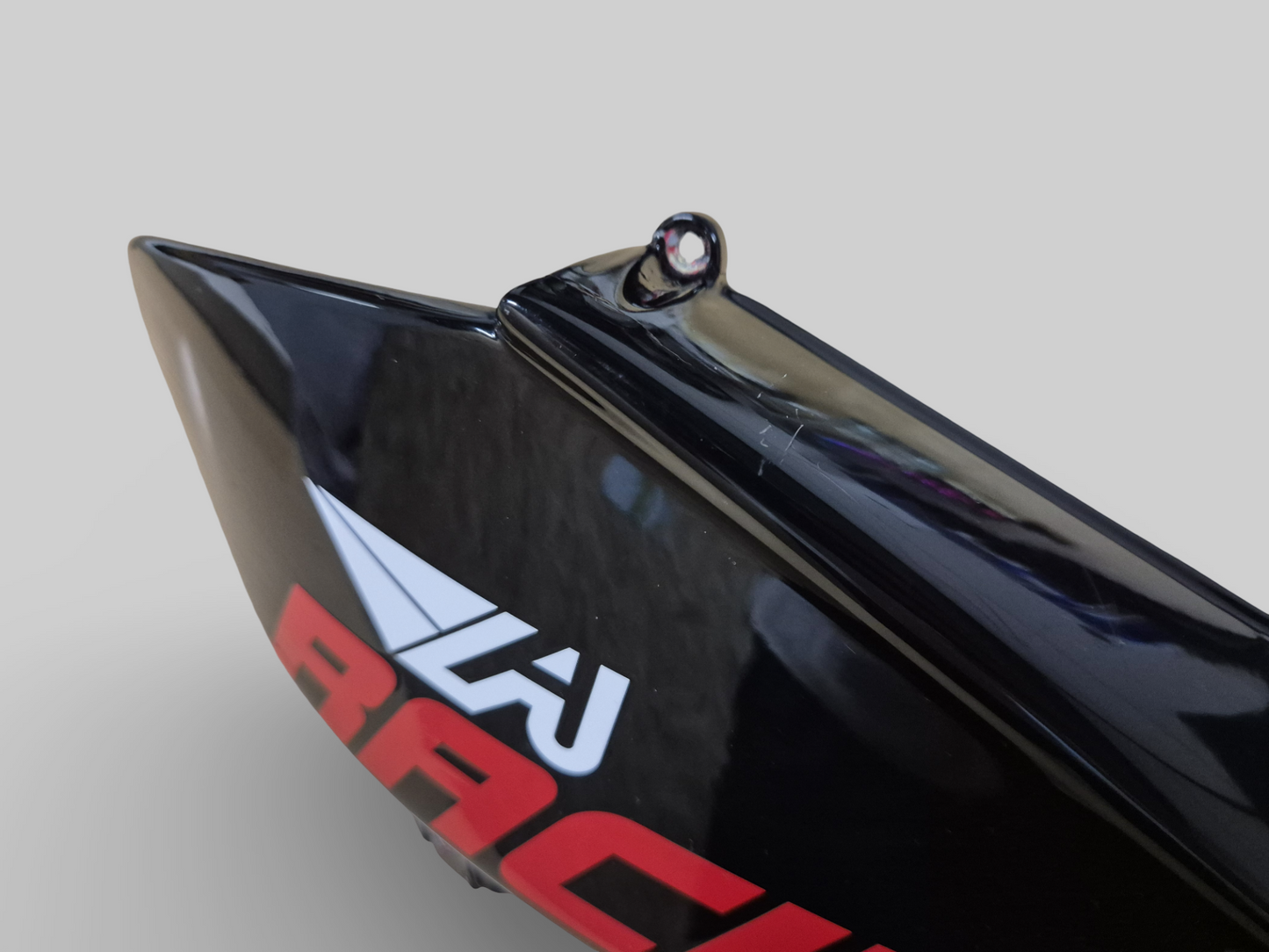 CONDUIT D'ADMISSION D'AIR EXTÉRIEUR CÔTÉ DROIT FAUX CARBONE TREMPÉ AP8139416 Aprilia RSV Mille 1998-2003 