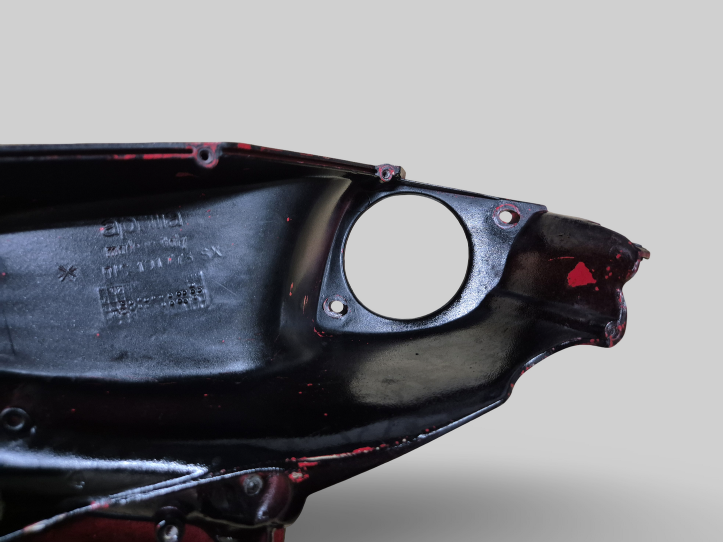 CARÉNAGE DE CONDUIT D'AIR INTÉRIEUR DROITE FAUX CARBONE TREMPÉ Aprilia RSV Mille 98-03 
