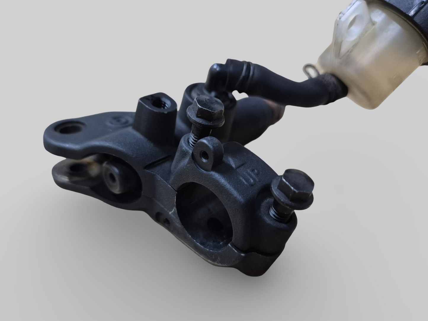 CLUTCH PUMP MASTER CYLINDER AP8106384  Aprilia RSV Mille 98-03 / Tuono 02-05