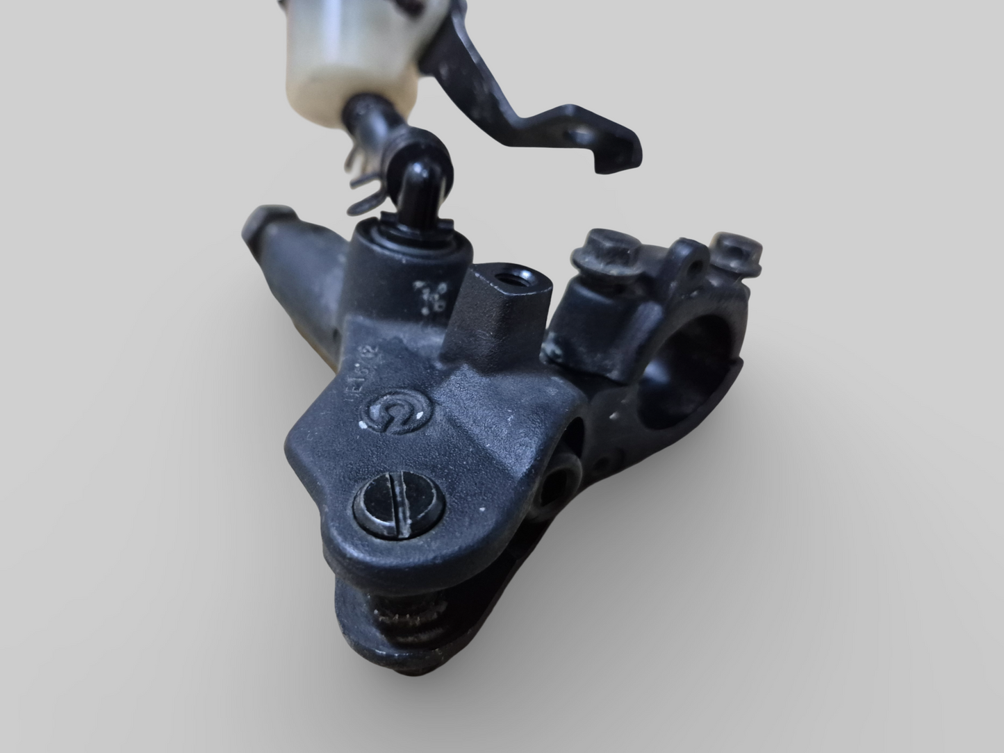 CLUTCH PUMP MASTER CYLINDER AP8106384  Aprilia RSV Mille 98-03 / Tuono 02-05