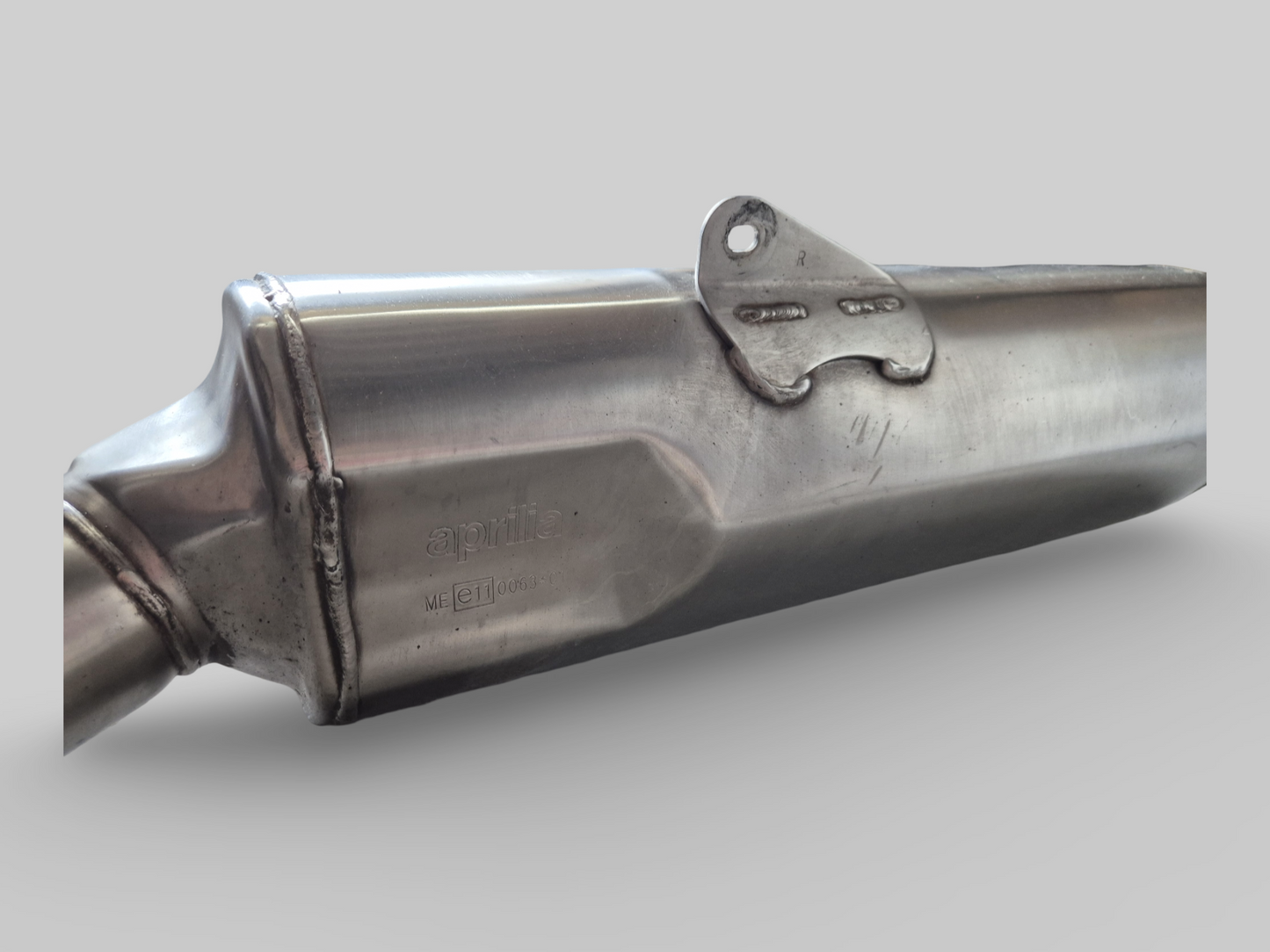 SILENCIEUX D'ÉCHAPPEMENT ORIGINAL AP8119548 Aprilia RSV Mille 98-03 / Tuono 02-05 