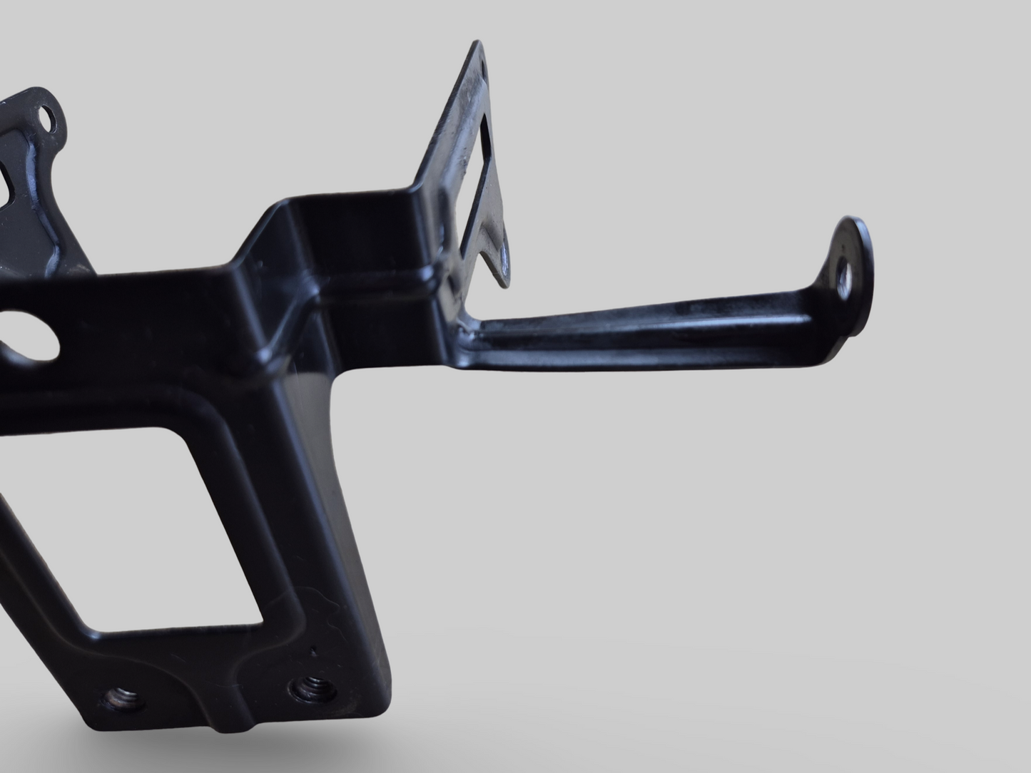 OIL AND WATER COOLER SUPPORT FRAME AP8134774 Aprilia RSV1000R 04-09 / Tuono 1000R 06-09