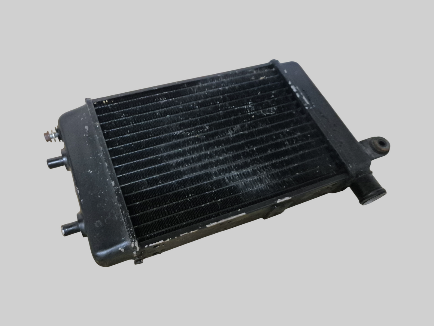 RIGHT-HAND RADIATOR BLACK AP8102952 Aprilia RSV Mille 98-03 / Tuono 02-05