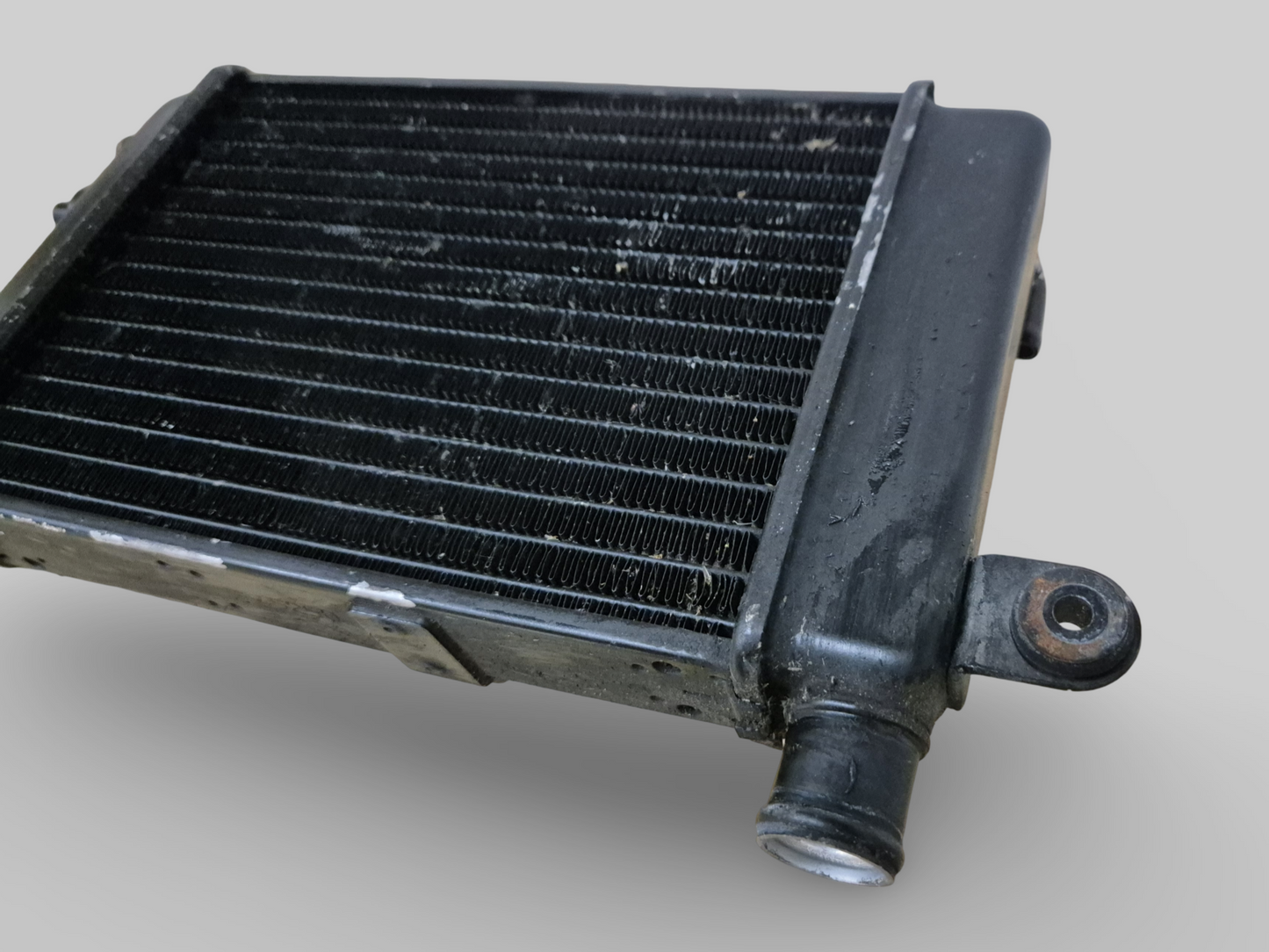 RIGHT-HAND RADIATOR BLACK AP8102952 Aprilia RSV Mille 98-03 / Tuono 02-05