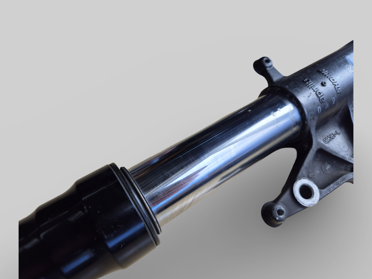 LEFT-HAND SIDE SHOWA AXIAL FORK LEG AP8123638 Aprilia RSV Mille 98-03 / Tuono 02-05