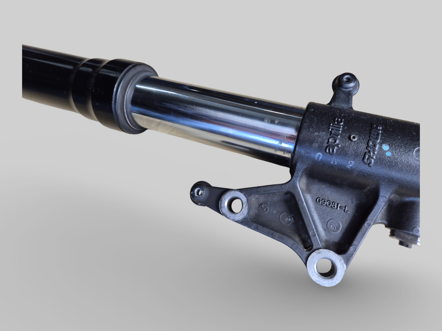 LEFT-HAND SIDE SHOWA AXIAL FORK LEG AP8123638 Aprilia RSV Mille 98-03 / Tuono 02-05