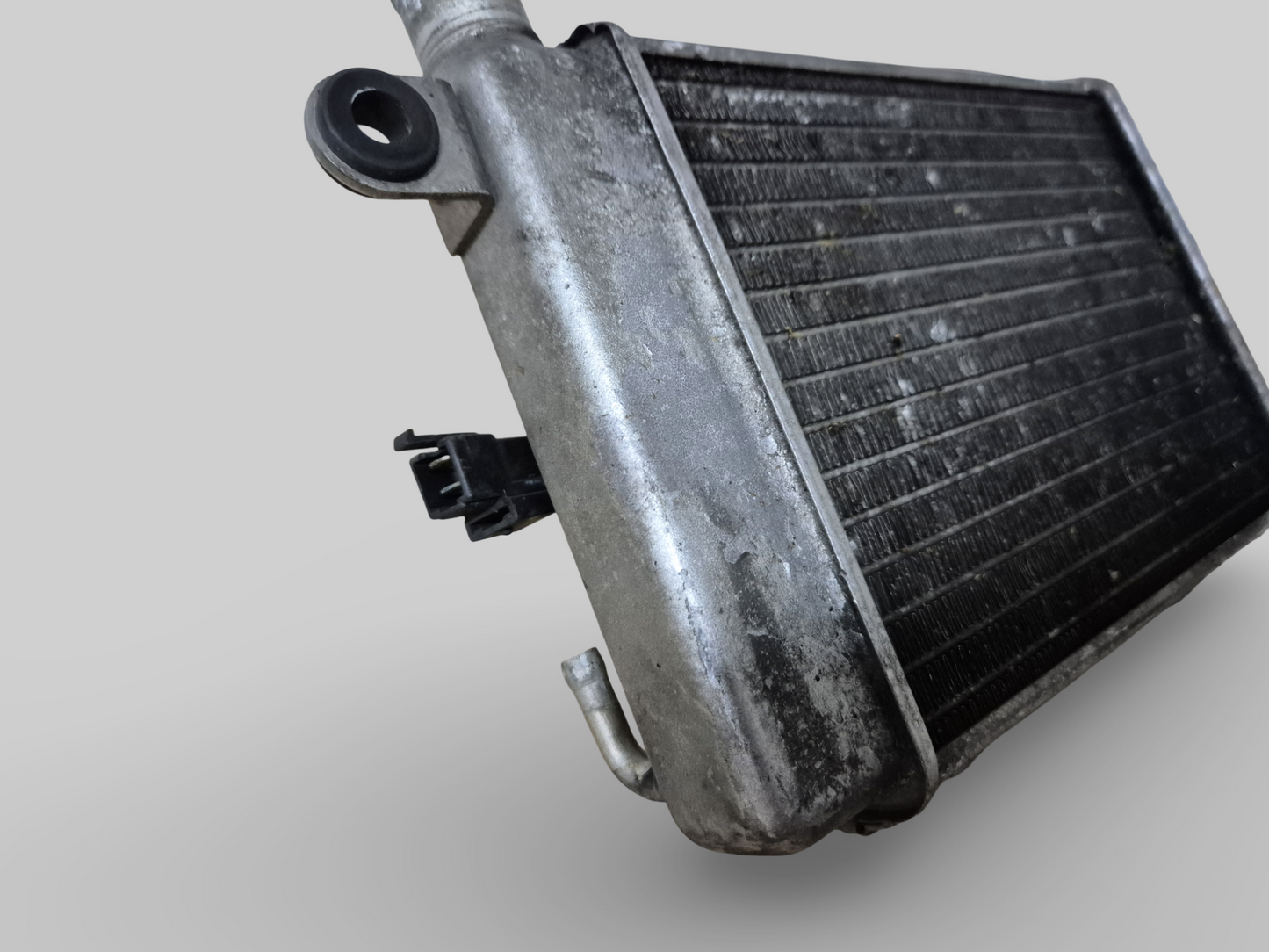 RIGHT-HAND RADIATOR SILVER AP8102952 Aprilia RSV Mille 98-03 / Tuono 02-05