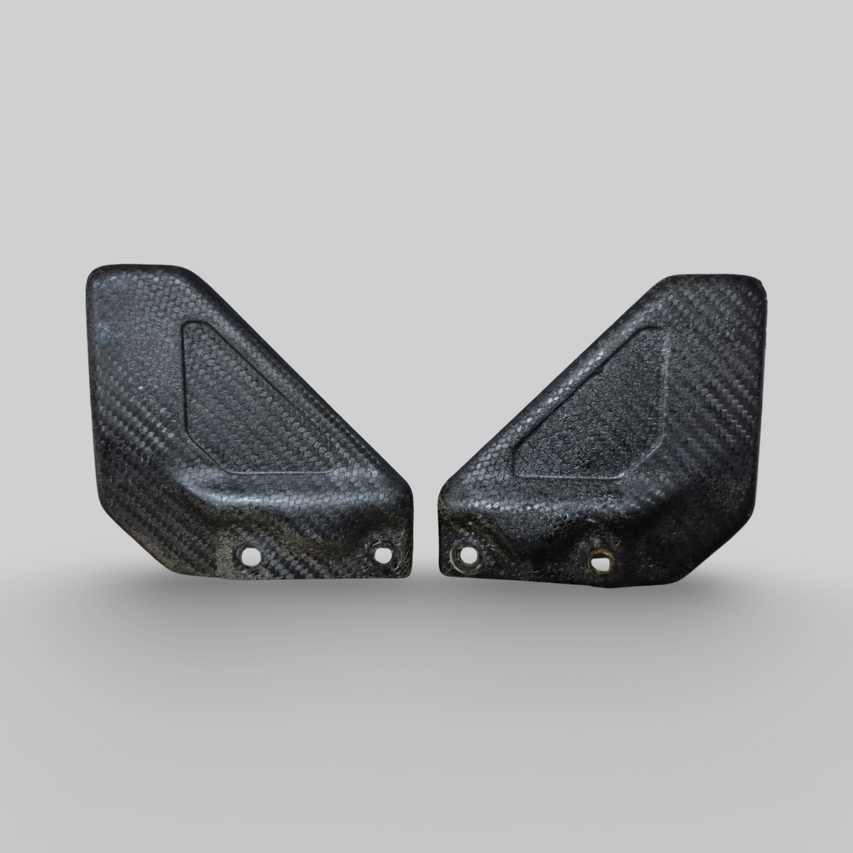 CARBON HEELPLATE SET Aprilia RSV Mille 98-03 / Tuono 02-05 / RSV1000R 04-10
