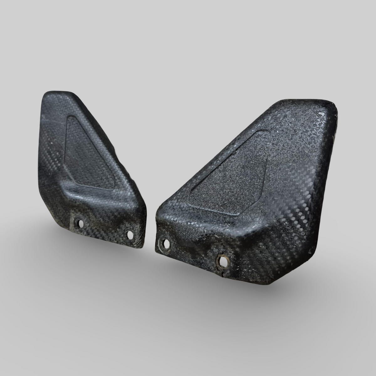 CARBON HEELPLATE SET Aprilia RSV Mille 98-03 / Tuono 02-05 / RSV1000R 04-10