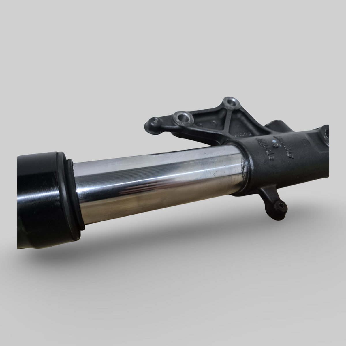 RIGHT-HAND SIDE SHOWA AXIAL FORK LEG AP8123637 Aprilia RSV Mille 98-03 / Tuono 02-05