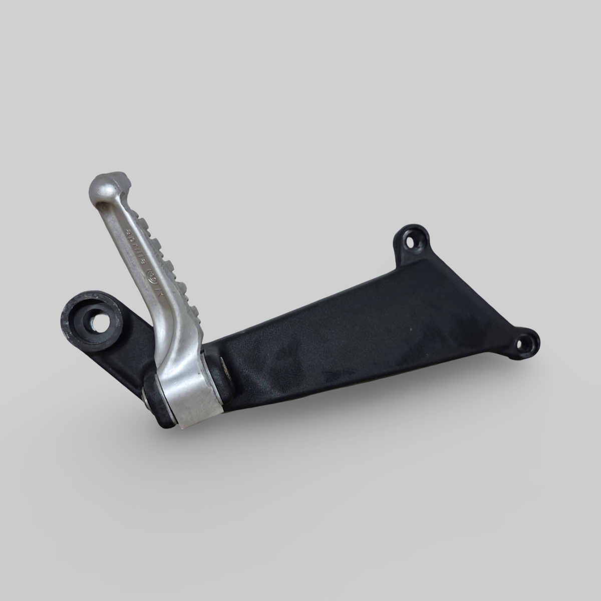 PASSENGER RIGHT FOOTREST SUPPORT AP8146384 Aprilia RSV Mille 98-03 / Tuono 02-05