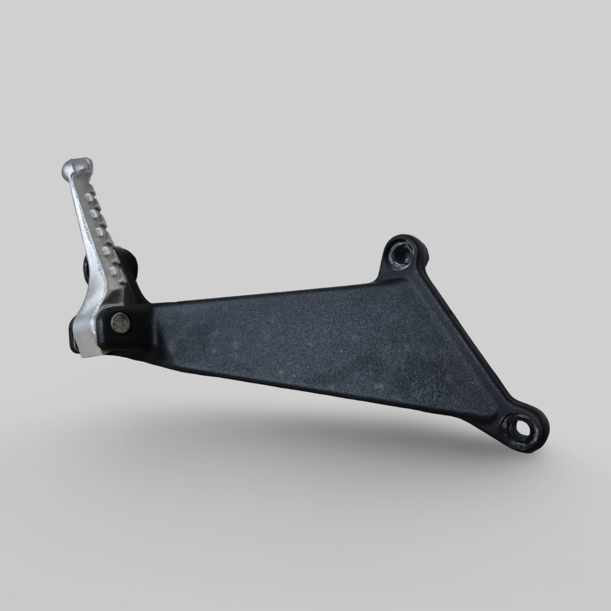 PASSENGER RIGHT FOOTREST SUPPORT AP8146384 Aprilia RSV Mille 98-03 / Tuono 02-05