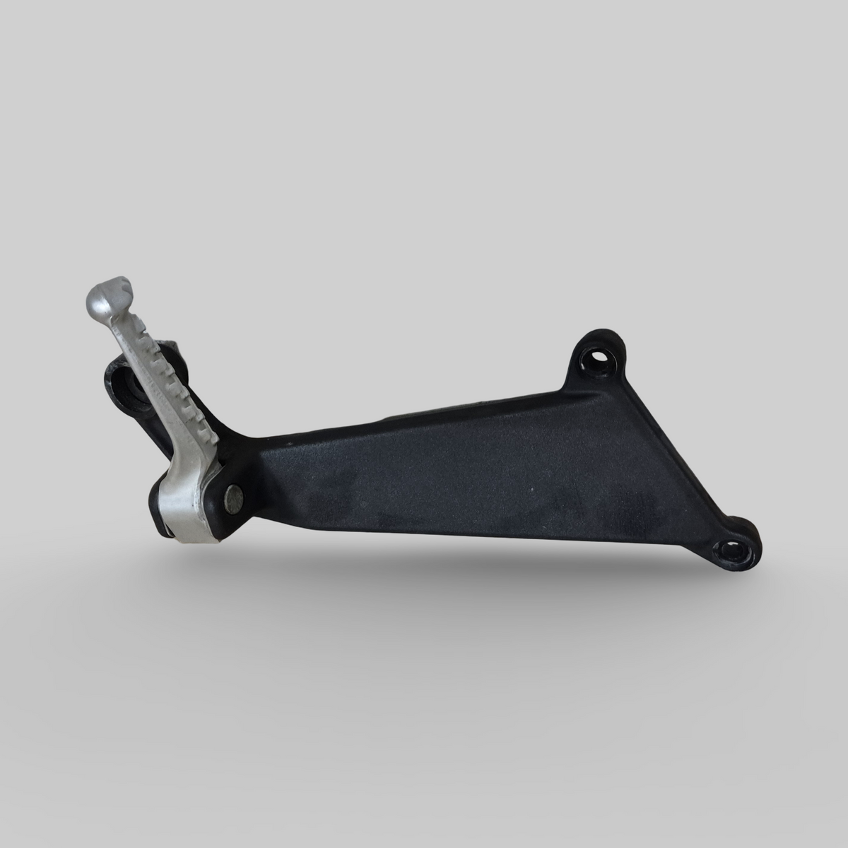 PASSENGER RIGHT FOOTREST SUPPORT AP8146384 Aprilia RSV Mille 98-03 / Tuono 02-05