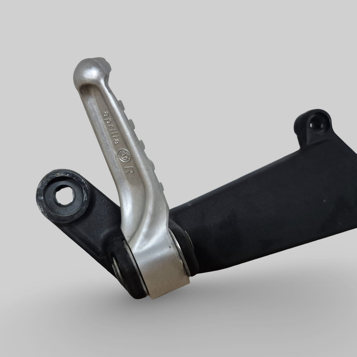 PASSENGER RIGHT FOOTREST SUPPORT AP8146384 Aprilia RSV Mille 98-03 / Tuono 02-05