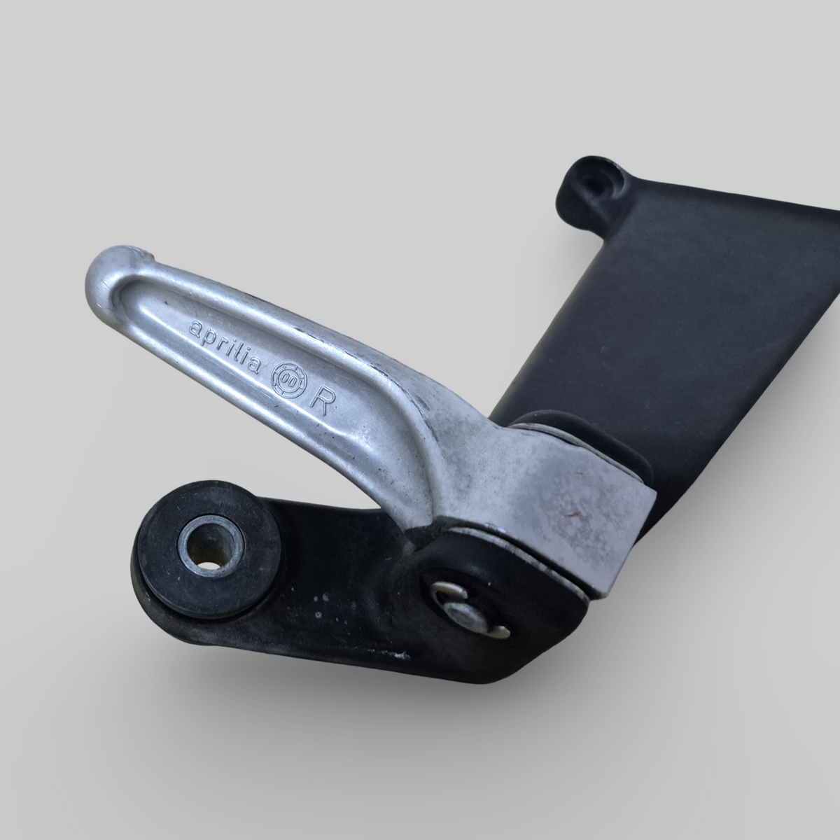 PASSENGER RIGHT FOOTREST SUPPORT AP8146384 Aprilia RSV Mille 98-03 / Tuono 02-05