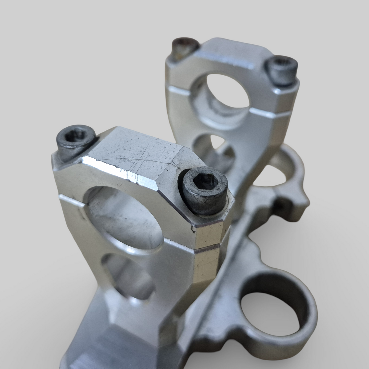 TOP YOKE TRIPLE CLAMP FORK UPPER PLATE AP8163208 Aprilia RSV Tuono 2002-2005