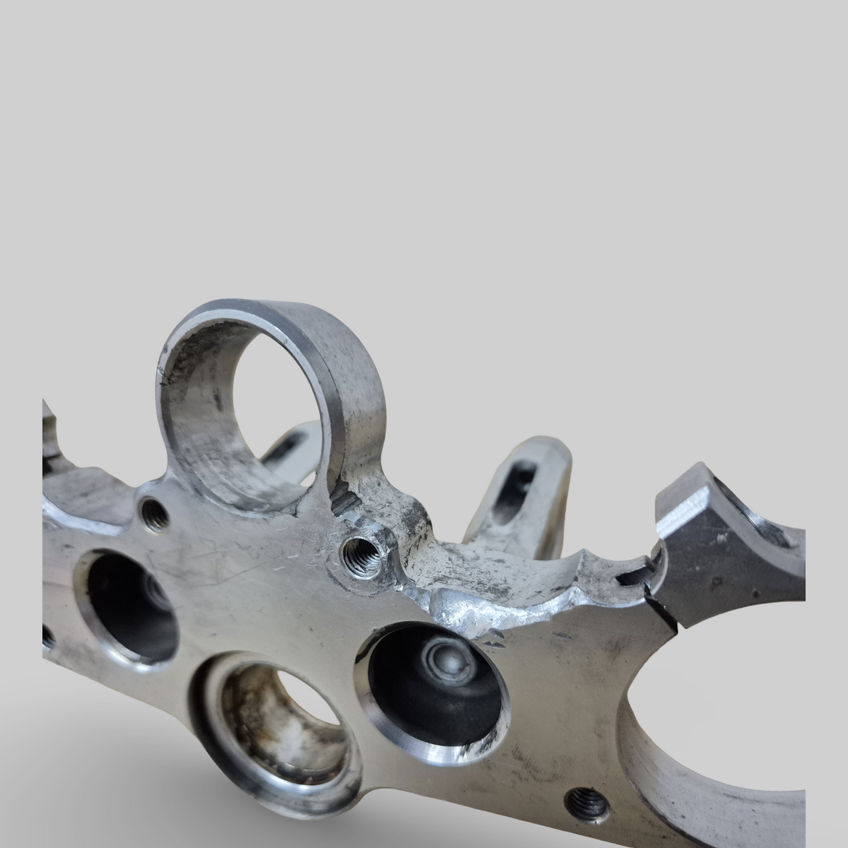 TOP YOKE TRIPLE CLAMP FORK UPPER PLATE AP8163208 Aprilia RSV Tuono 2002-2005