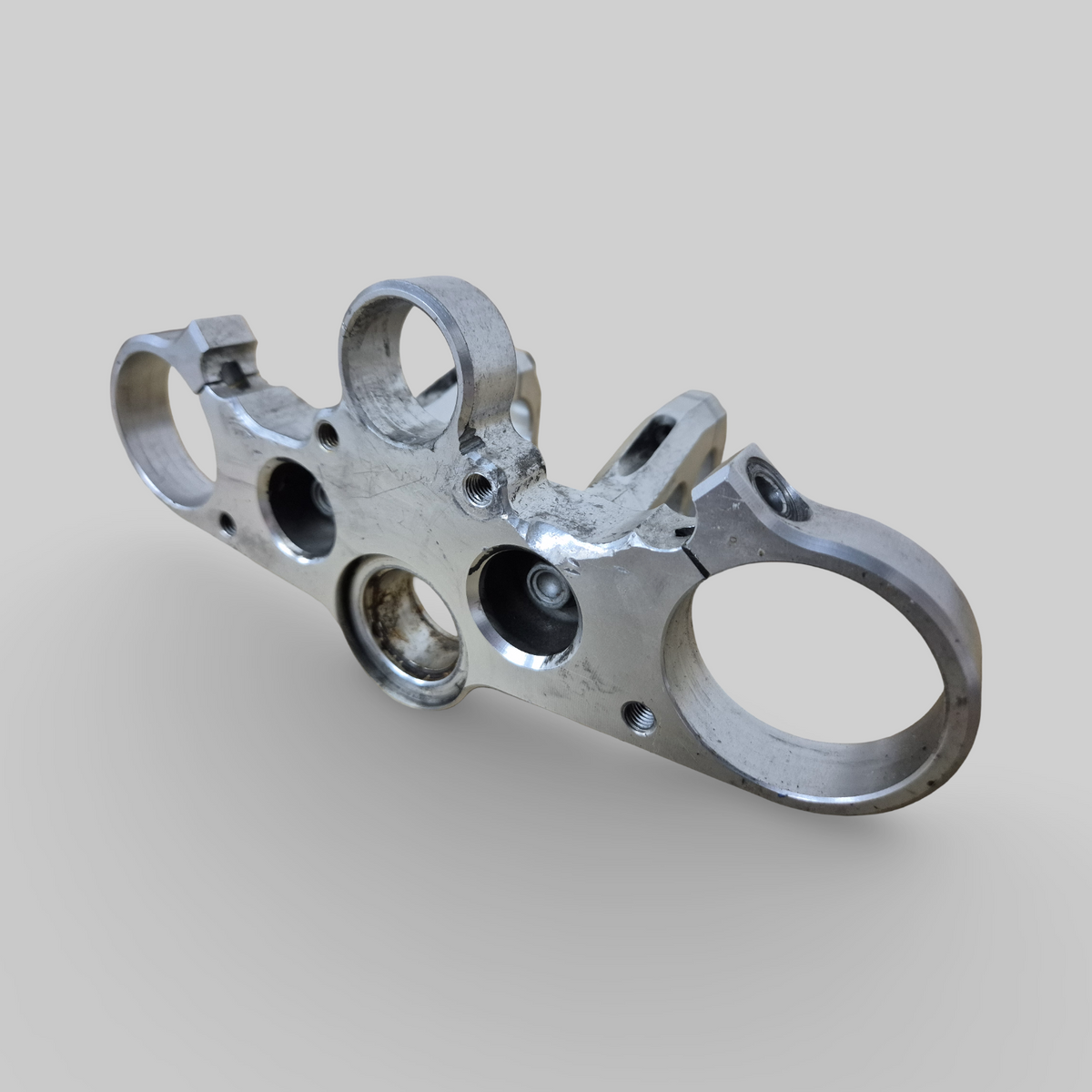 TOP YOKE TRIPLE CLAMP FORK UPPER PLATE AP8163208 Aprilia RSV Tuono 2002-2005