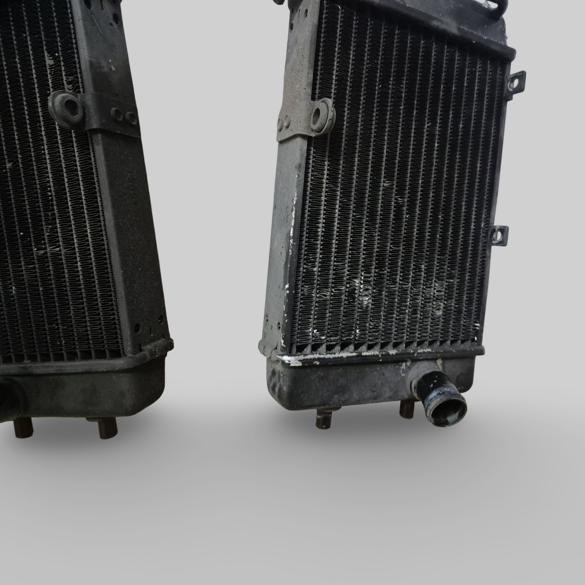 LEFT AND RIGHT COOLING RADIATOR SET AP8102952 / AP8102951 Aprilia RSV Mille 98-03 / Tuono 02-05