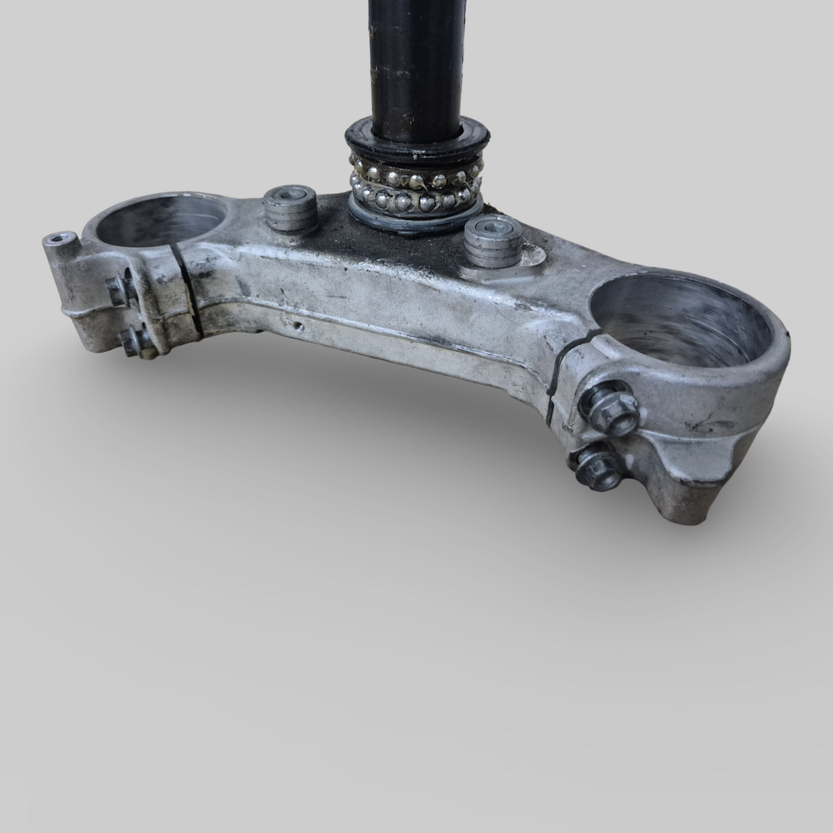 LOWER TRIPLE CLAMP STEM BASE AP8123640 Aprilia RSV Mille 98-03 / Tuono 02-05