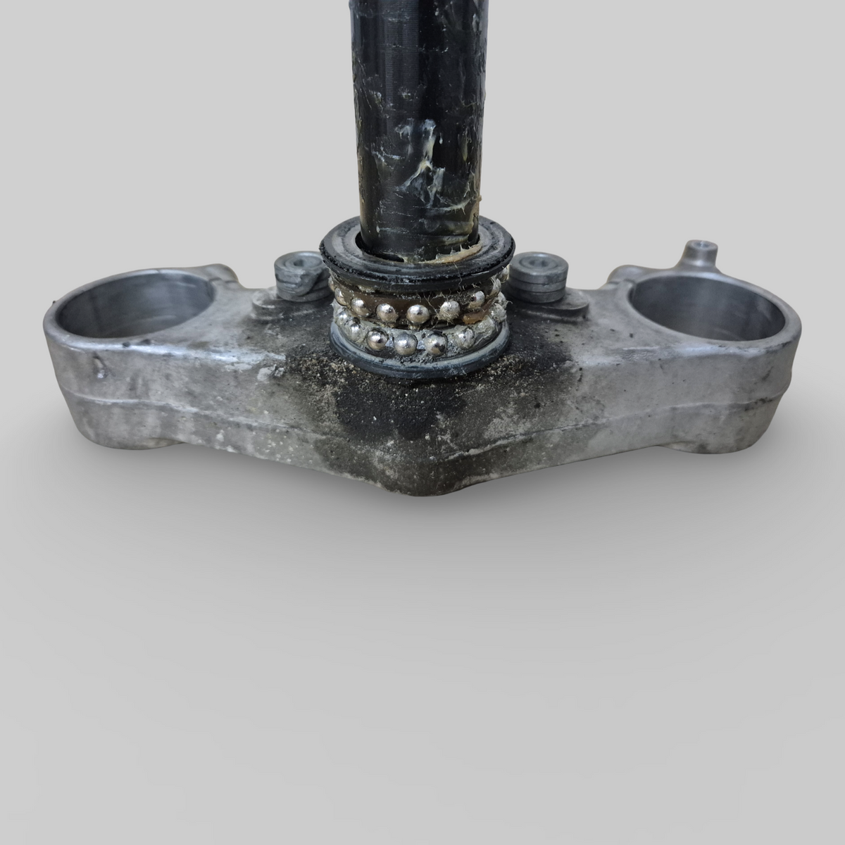 LOWER TRIPLE CLAMP STEM BASE AP8123640 Aprilia RSV Mille 98-03 / Tuono 02-05